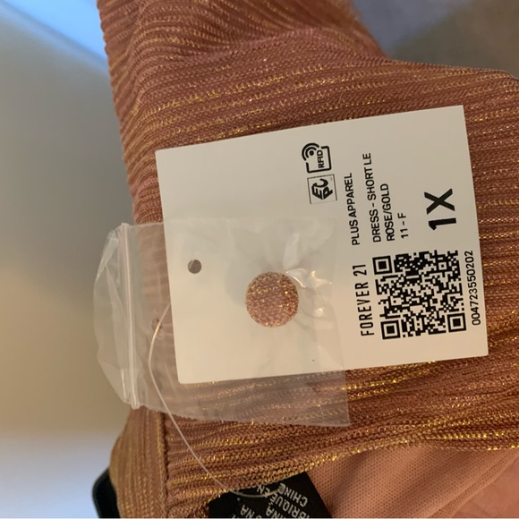 Forever 21 Plus Size Plisse Cutout Mini Dress Size 1X Rose Gold - Picture 11 of 11